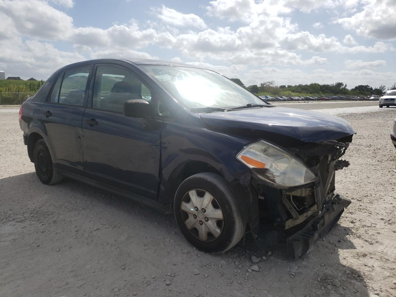 2011 Nissan Versa s