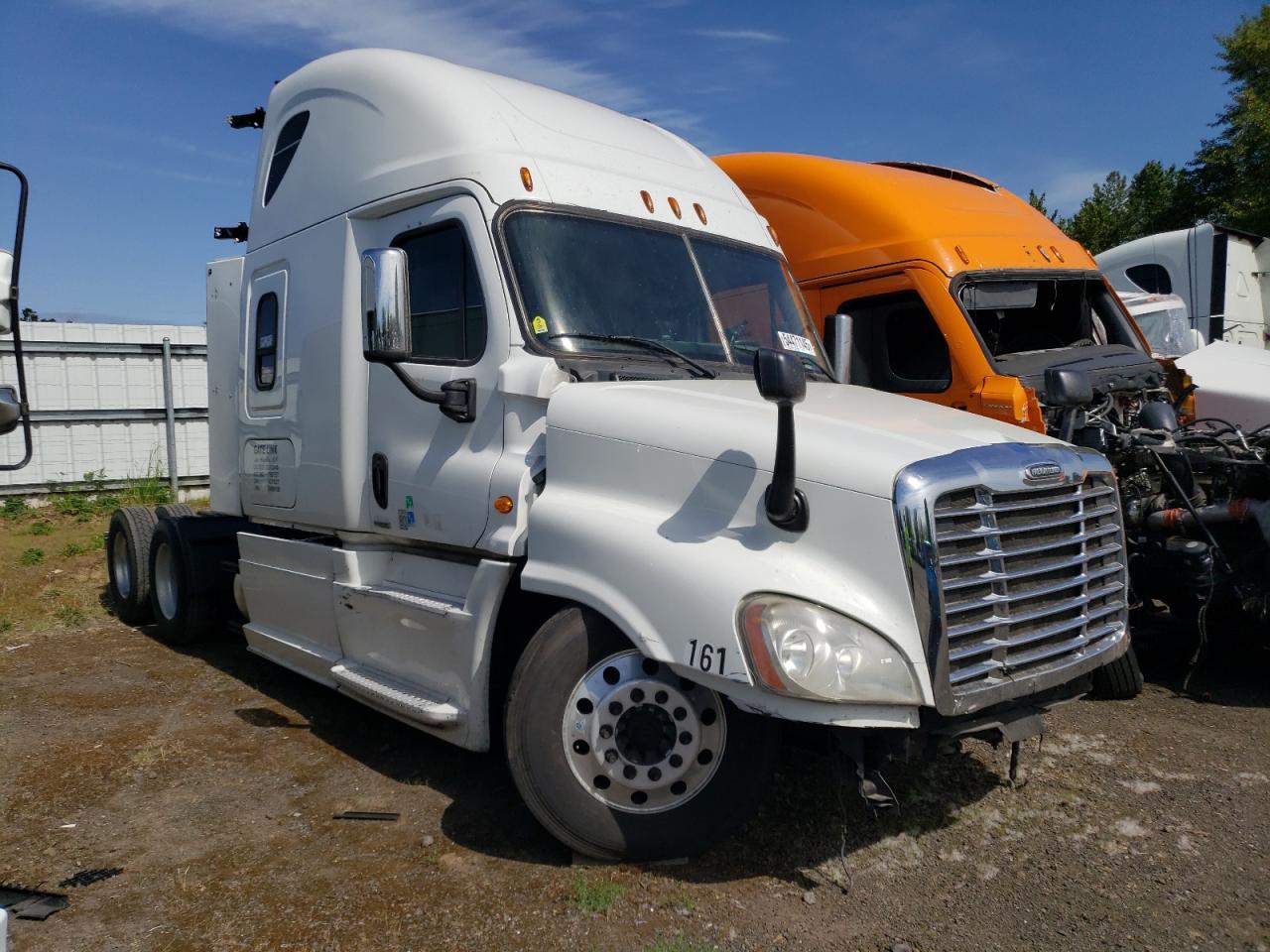 2016 Freightliner Cascadia 1