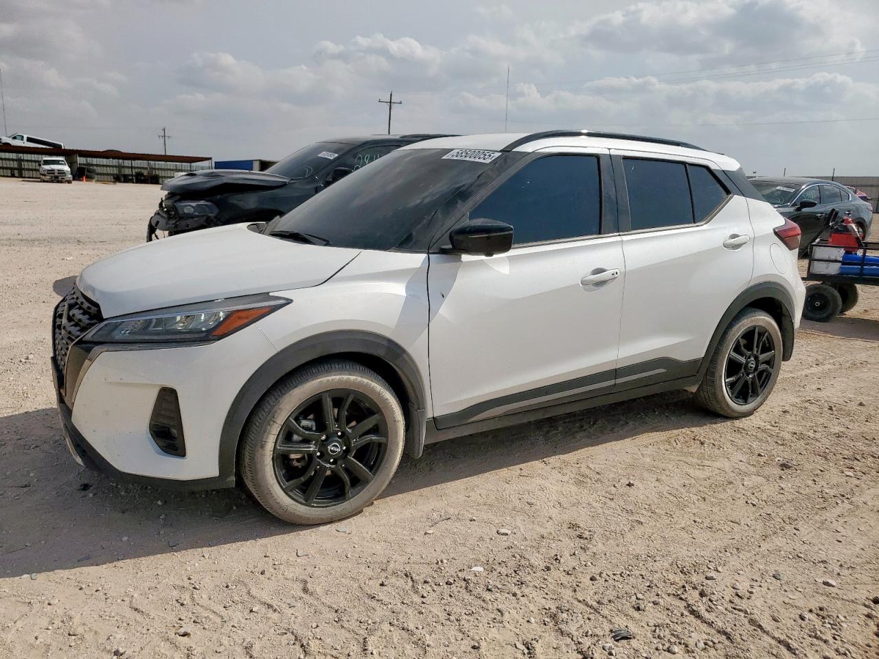 2023 Nissan Kicks sr