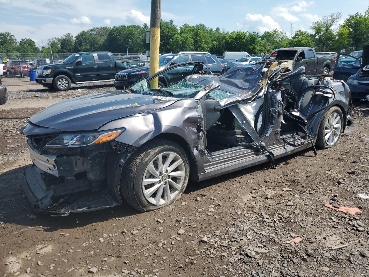 2024 Toyota Camry le