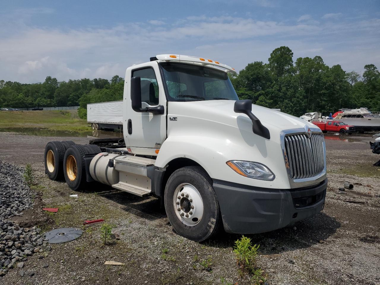 2019 International Lt625