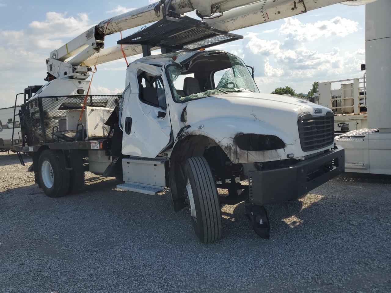 2024 Freightliner M2 106 med