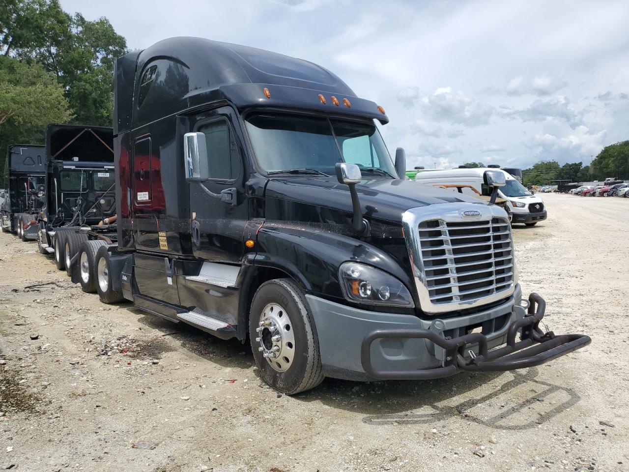 2015 Freightliner Cascadia 1