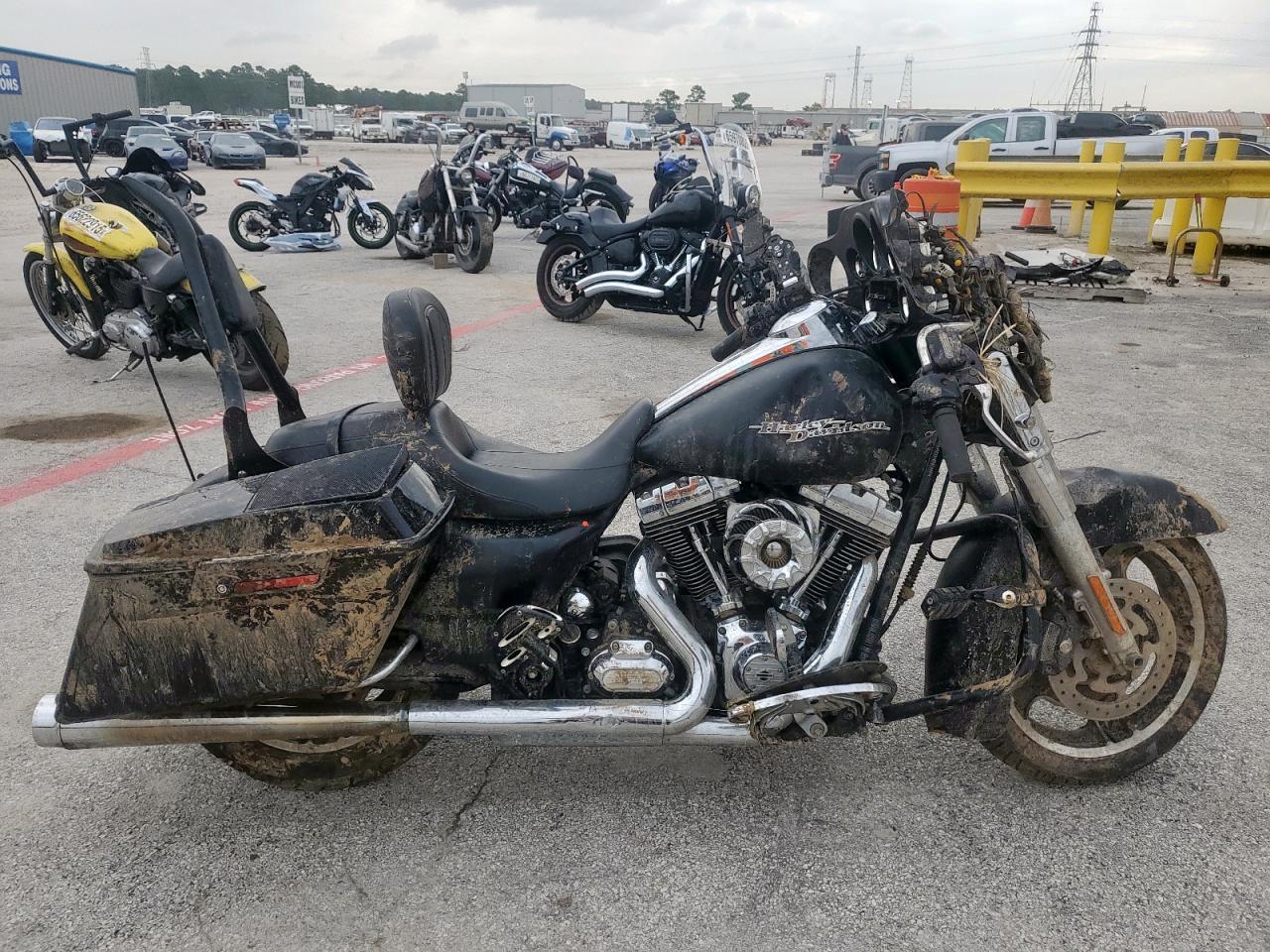 2012 Harley-davidson Flhx stree
