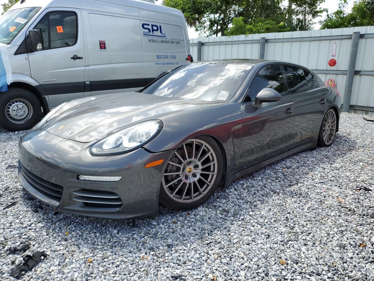 2016 Porsche Panamera 2