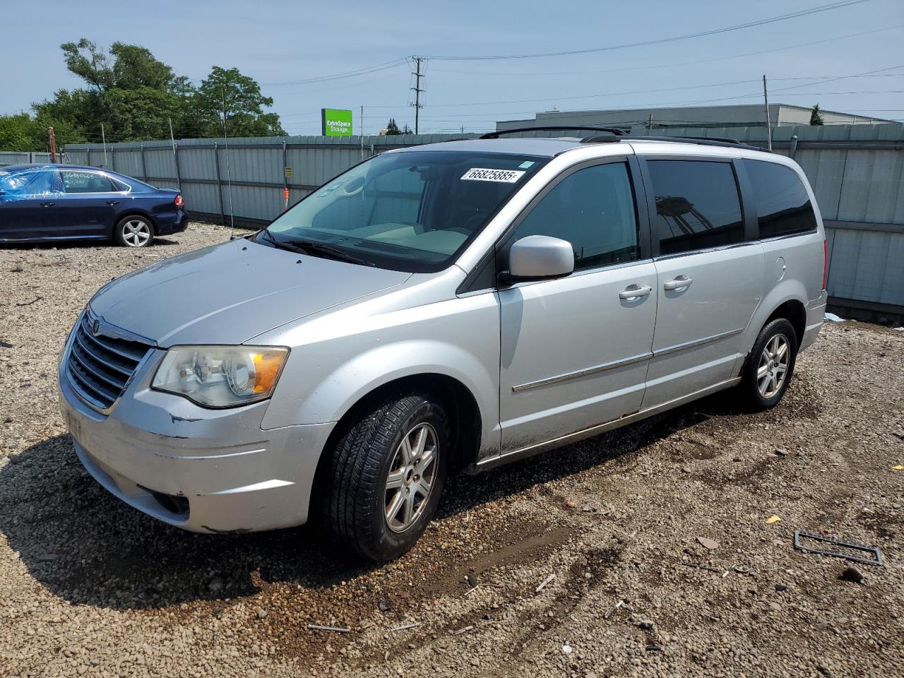 2010 Chrysler Town & cou