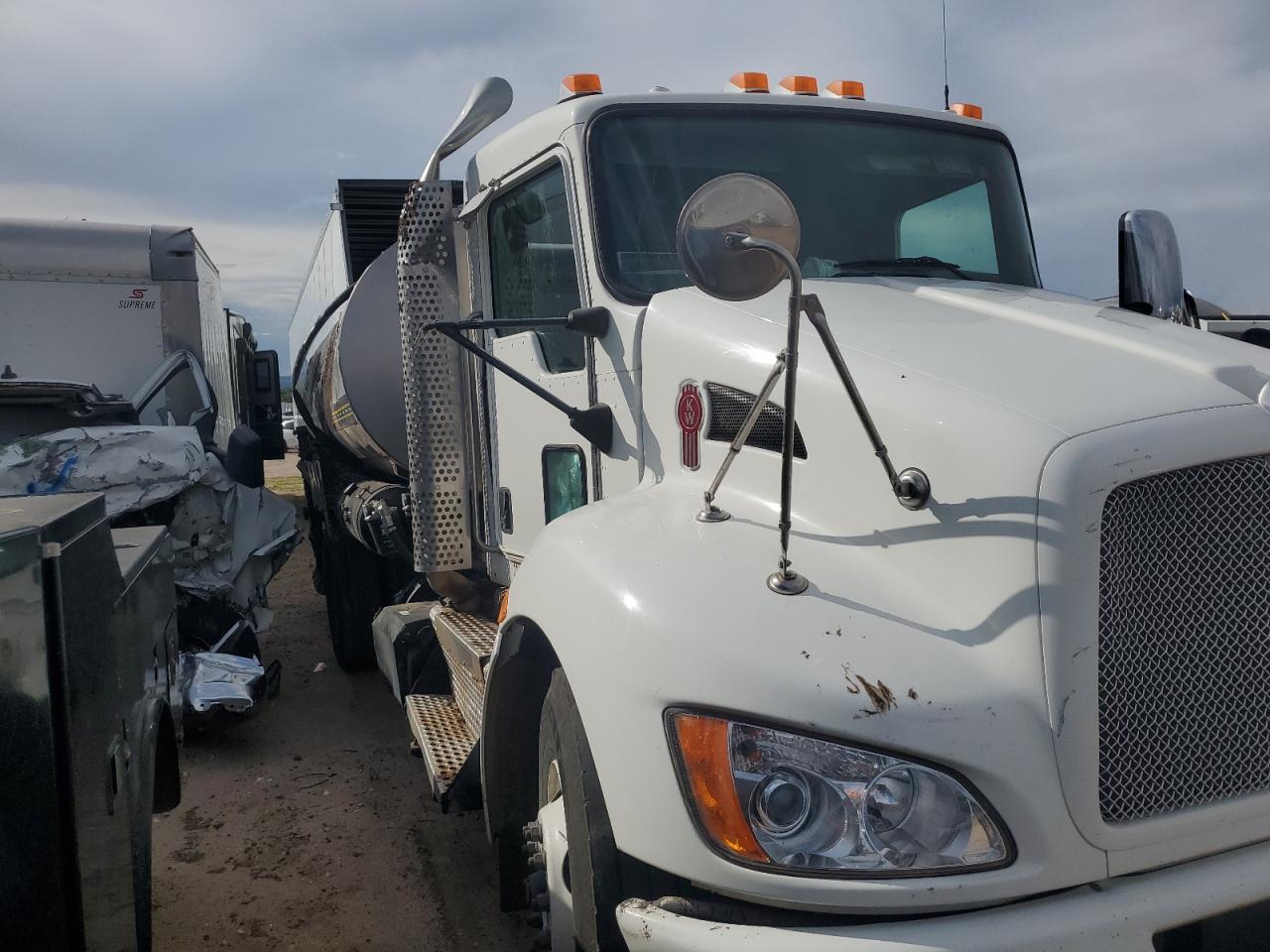 2022 Kenworth T300