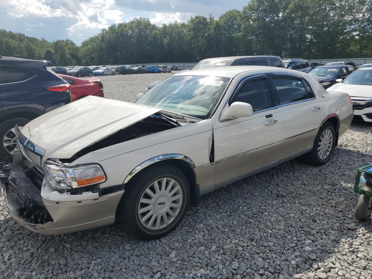 2005 Lincoln Town car signature