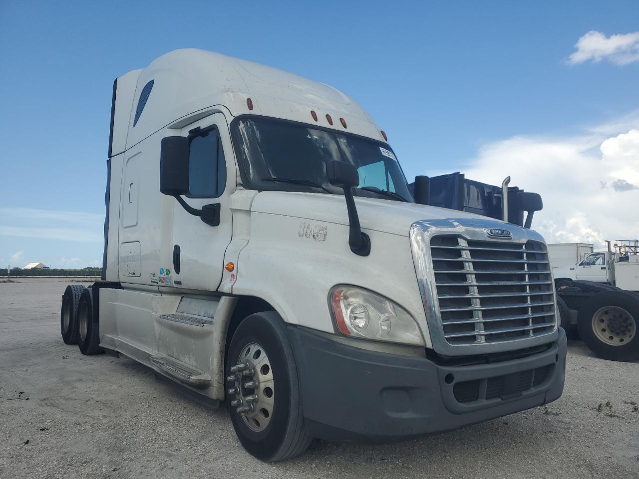 2016 Freightliner Cascadia 1