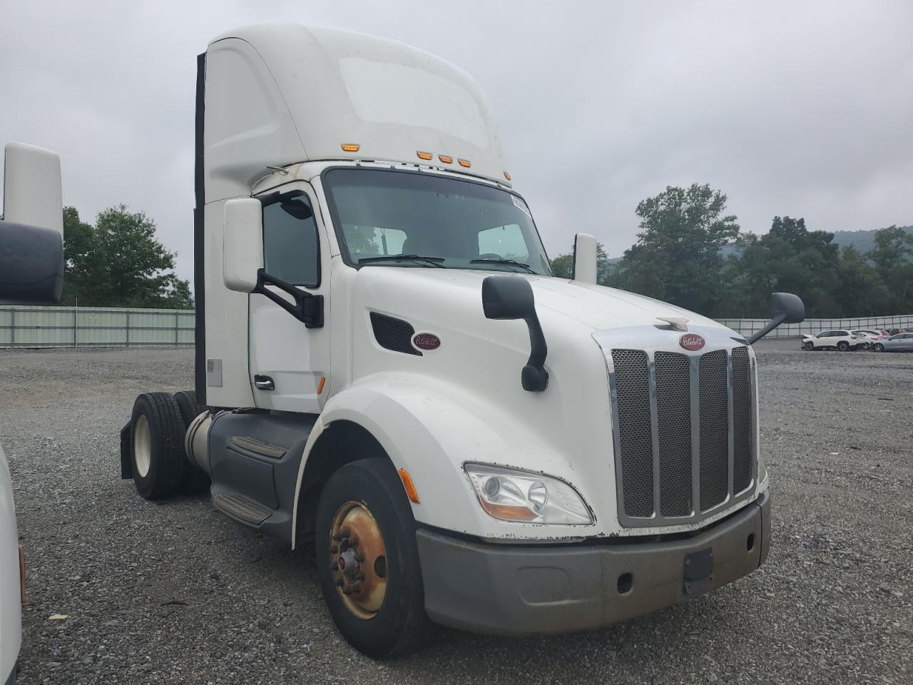 2016 Peterbilt tractor 579