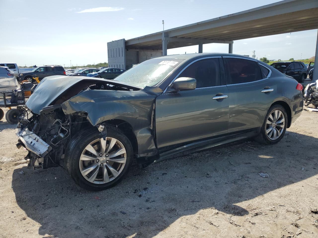 2011 Infi M37