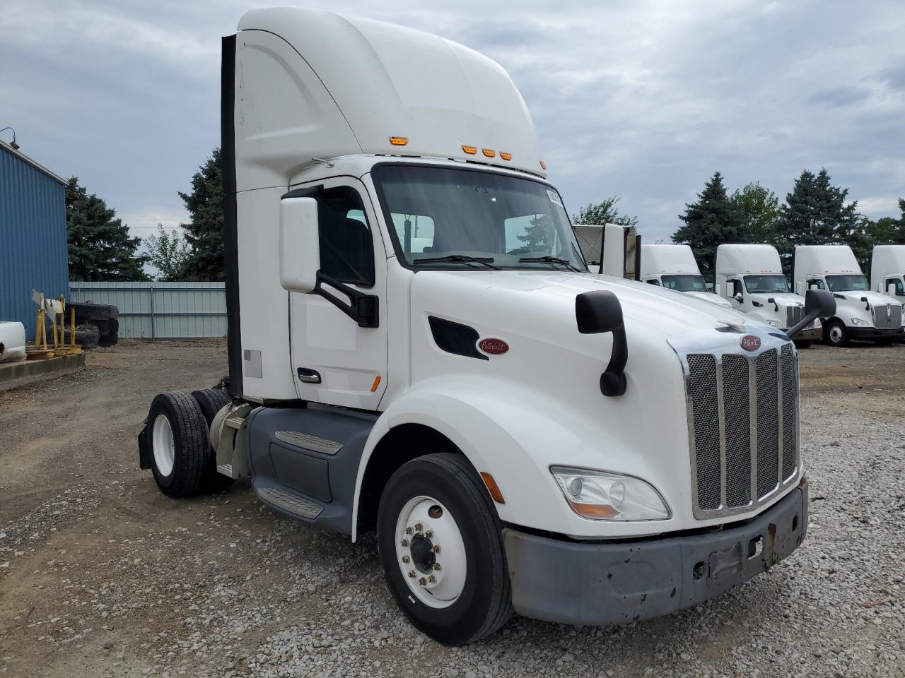 Peterbilt tractor 579