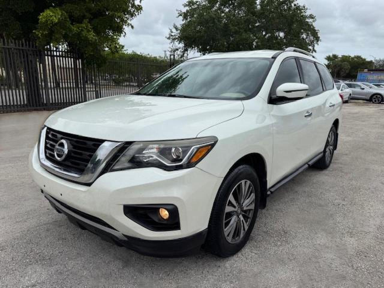 2017 Nissan Pathfinder s