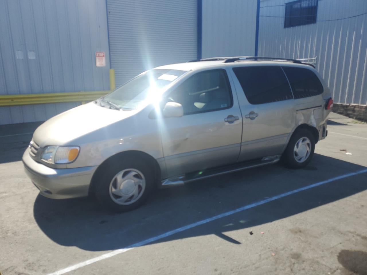 2002 Toyota Sienna le