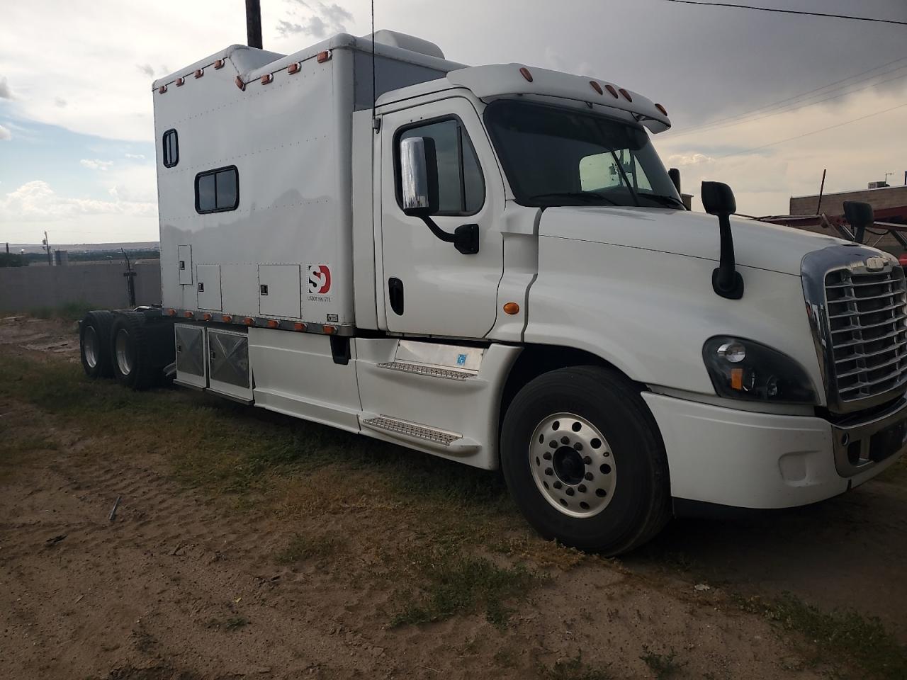 2014 Freightliner Cascadia 1