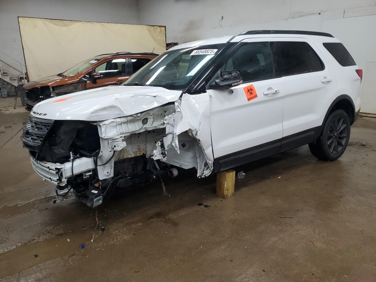2018 Ford Explorer x