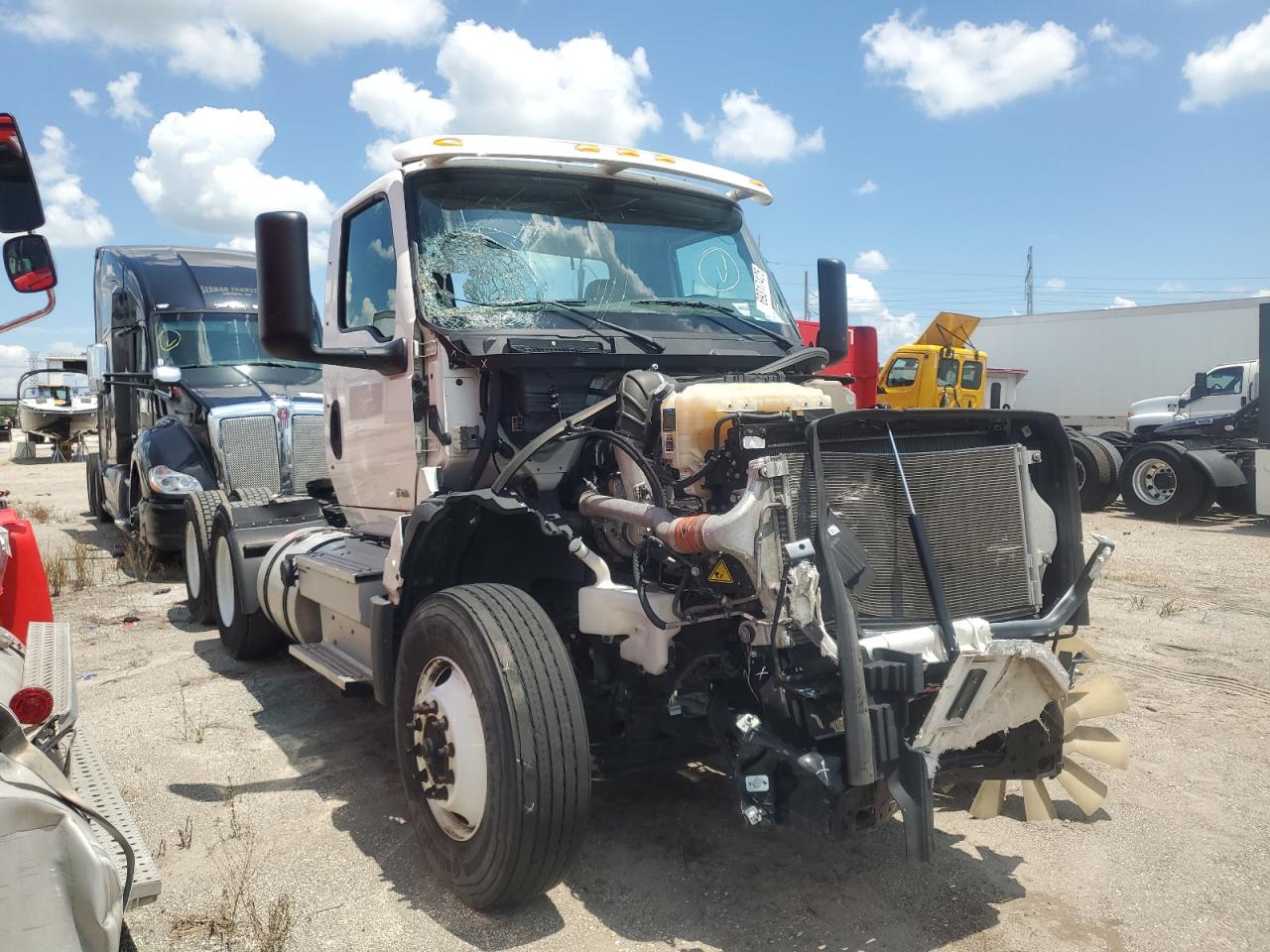 2023 International Lt625