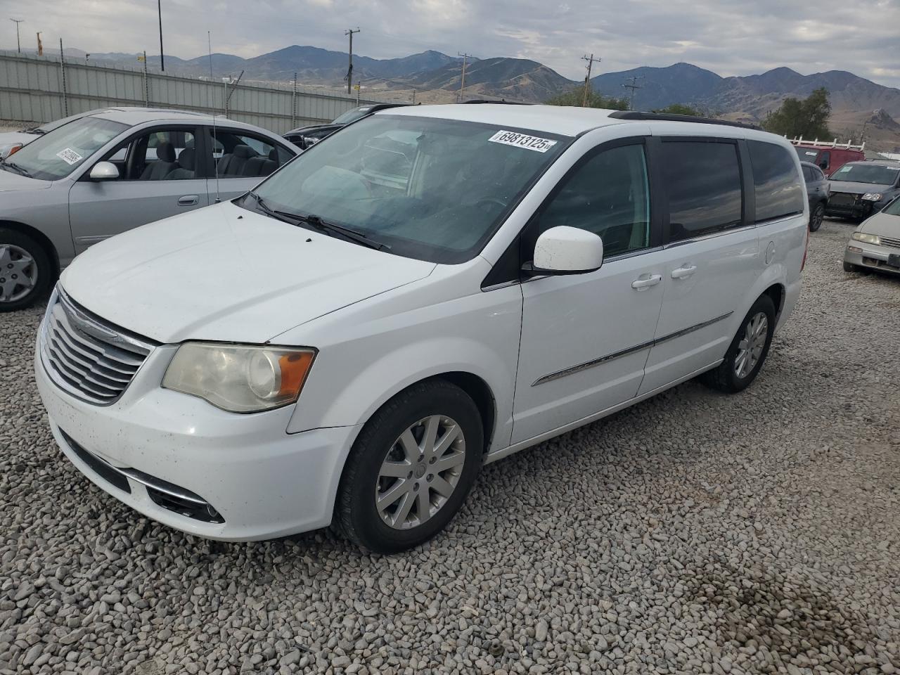 2016 Chrysler Town & cou