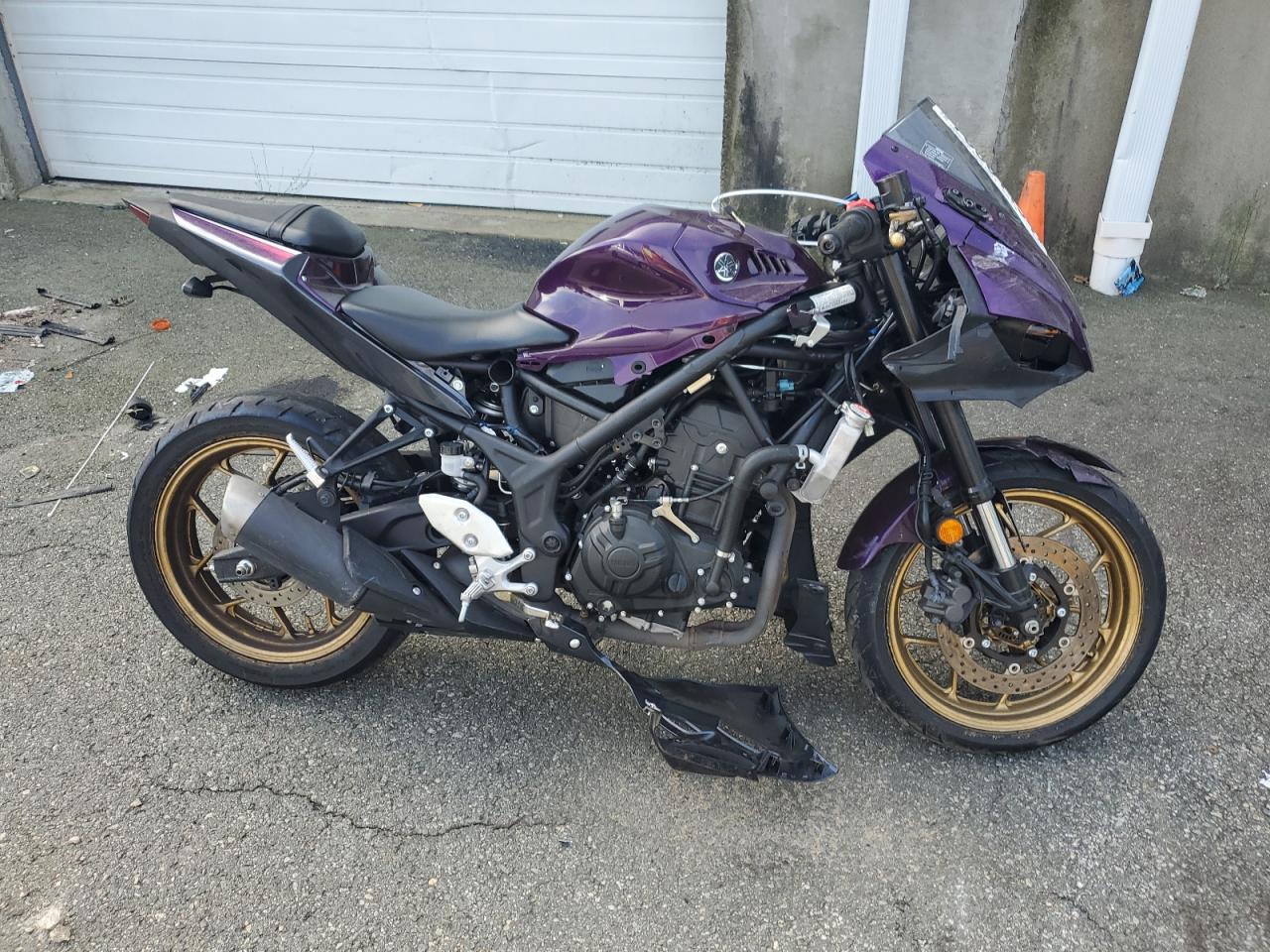 2023 Yamaha Yzfr3 a