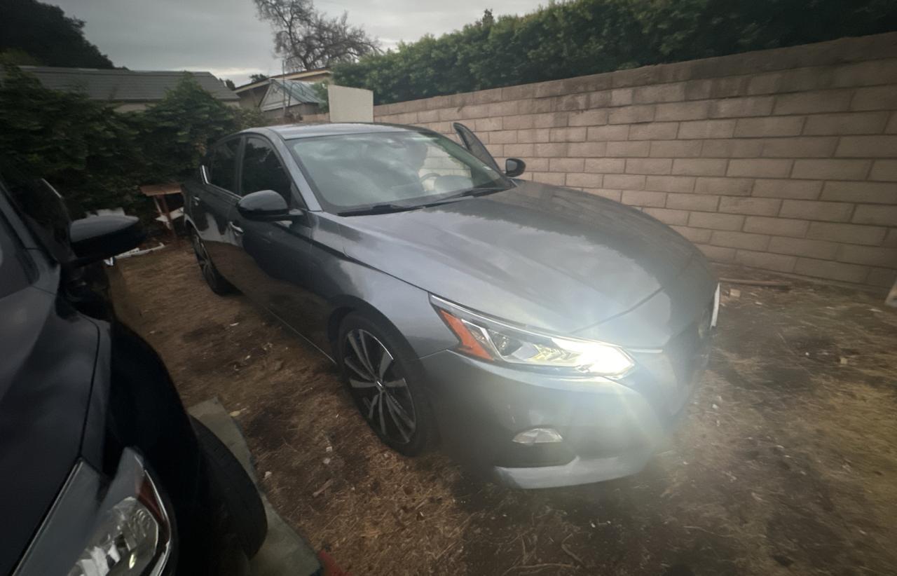 Nissan Altima sr