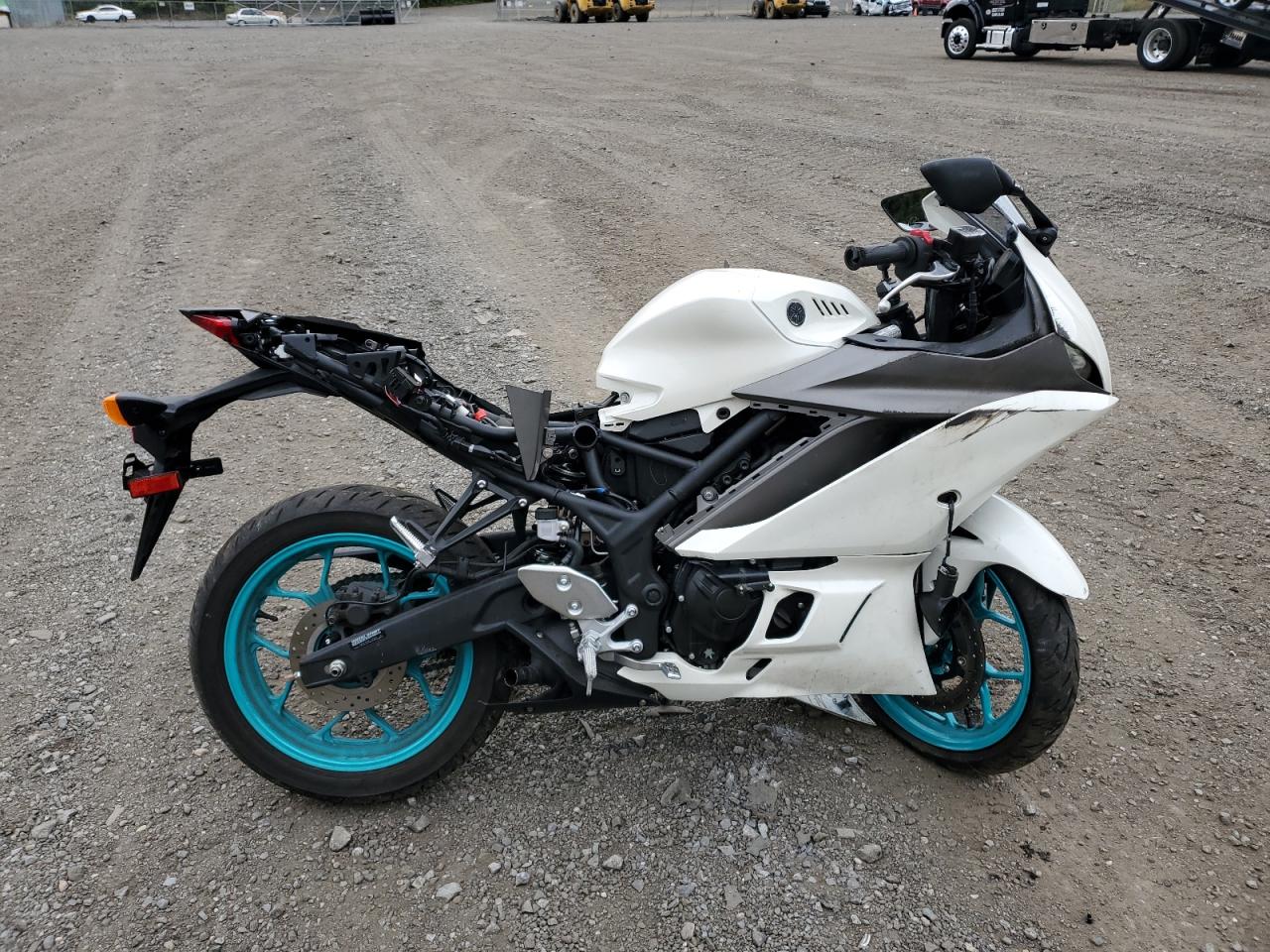 2024 Yamaha Yzfr3 a