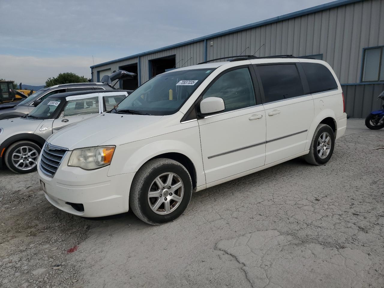 2010 Chrysler Town & cou