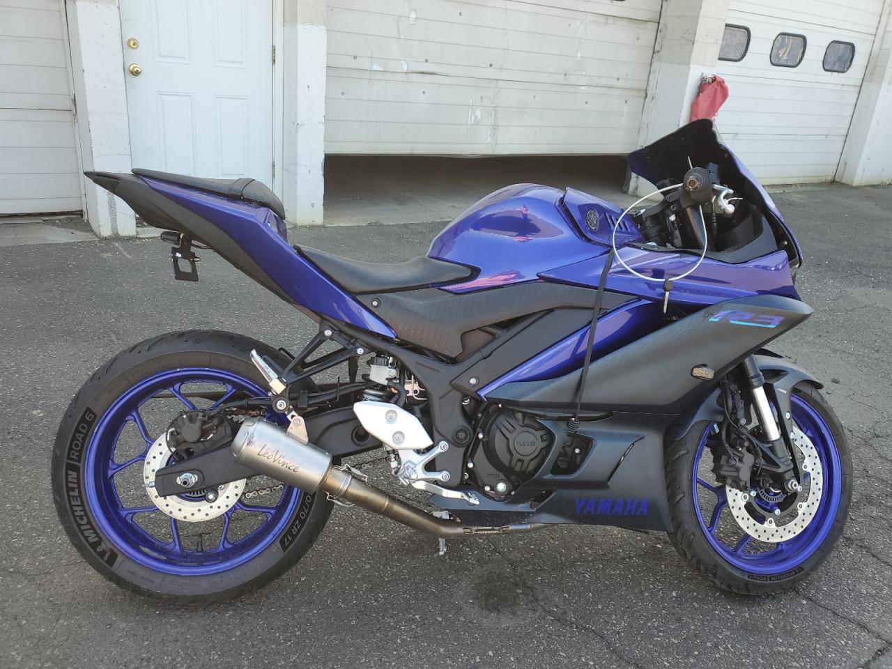 2023 Yamaha Yzfr3 a