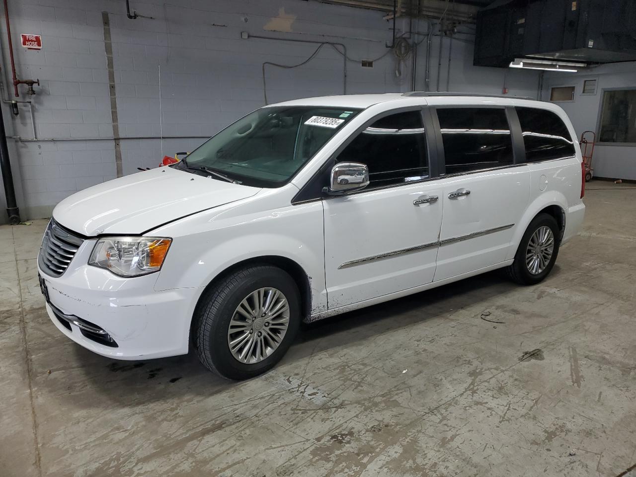 2014 Chrysler Town & cou