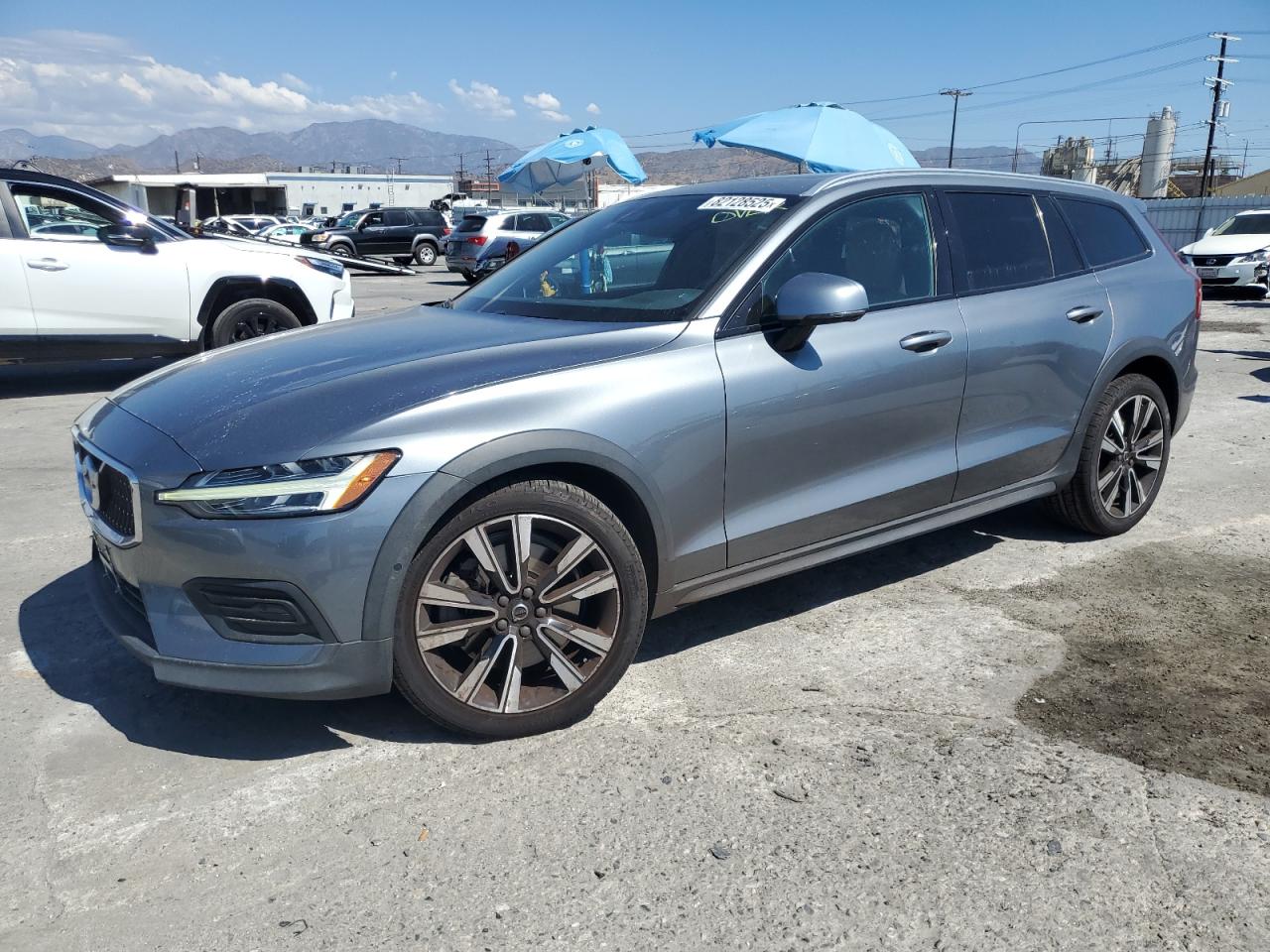 2020 Volvo V60 cross
