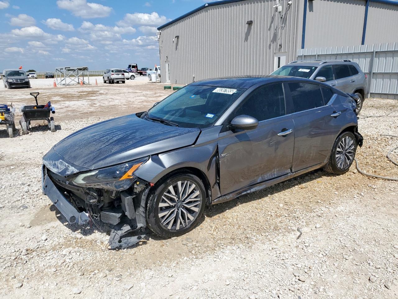 2023 Nissan Altima sv