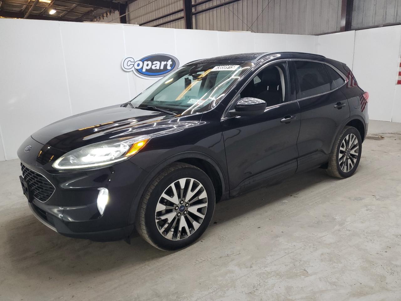 2021 Ford Escape tit
