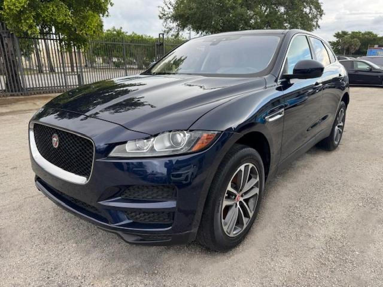 2020 Jaguar F-pace pre