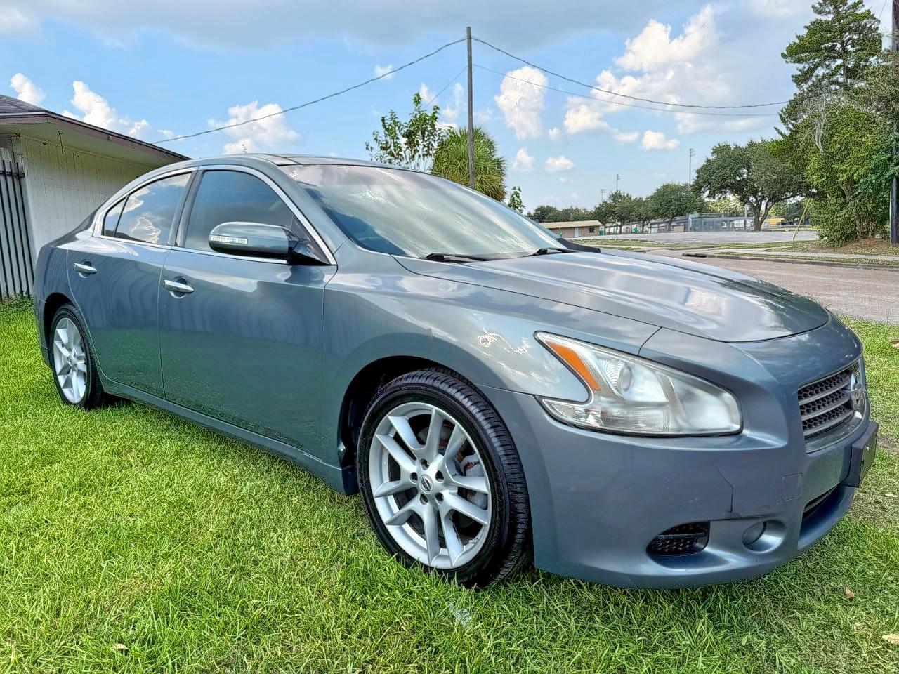2010 Nissan Maxima s
