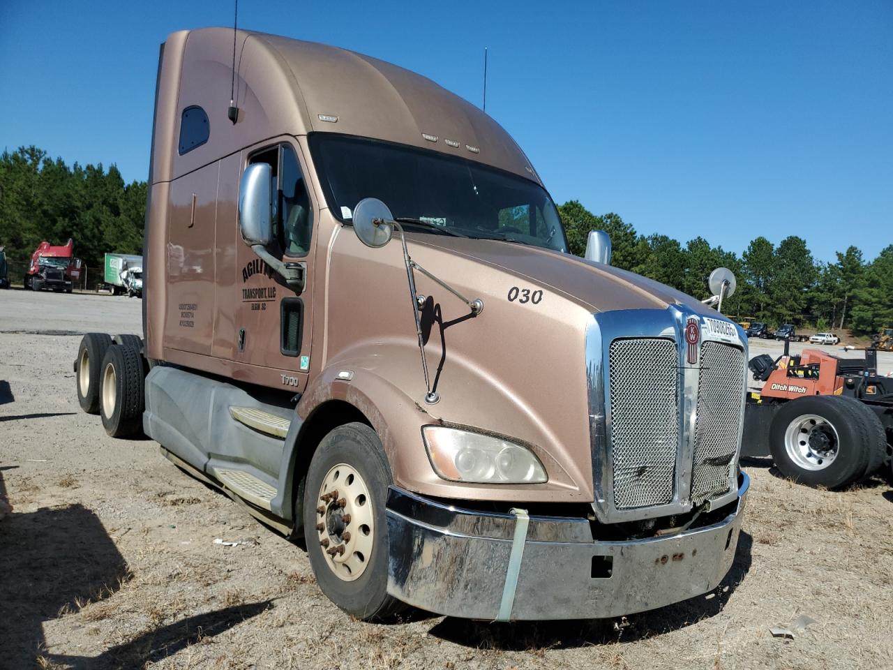 2012 Kenworth T700 hood