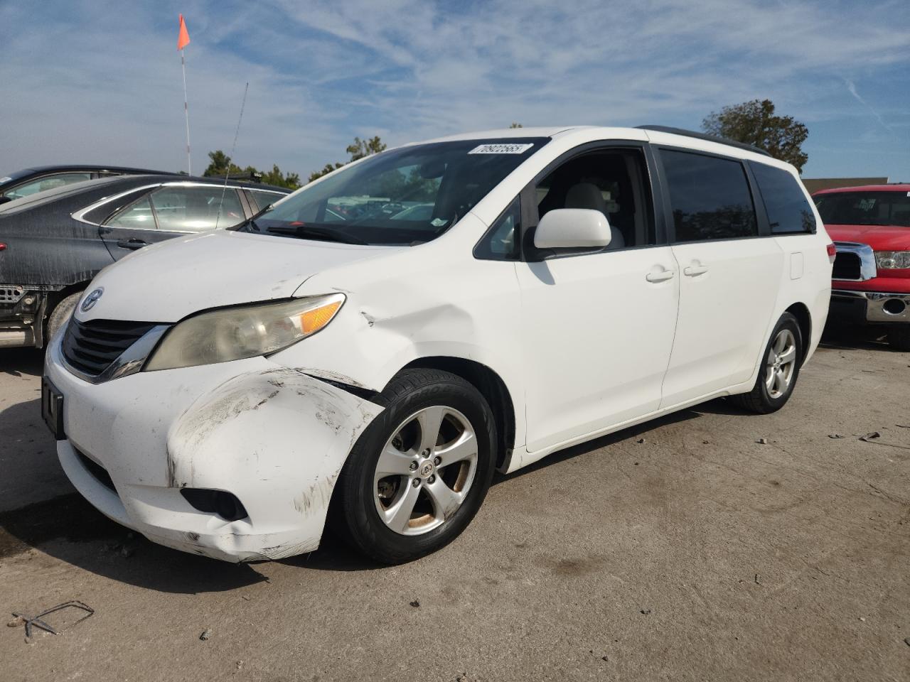 2011 Toyota Sienna le