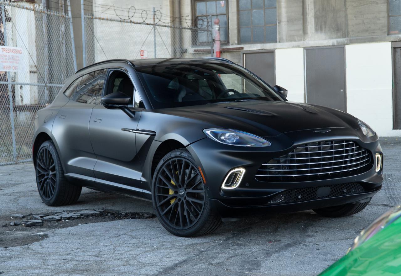 2022 Aston martin Dbx