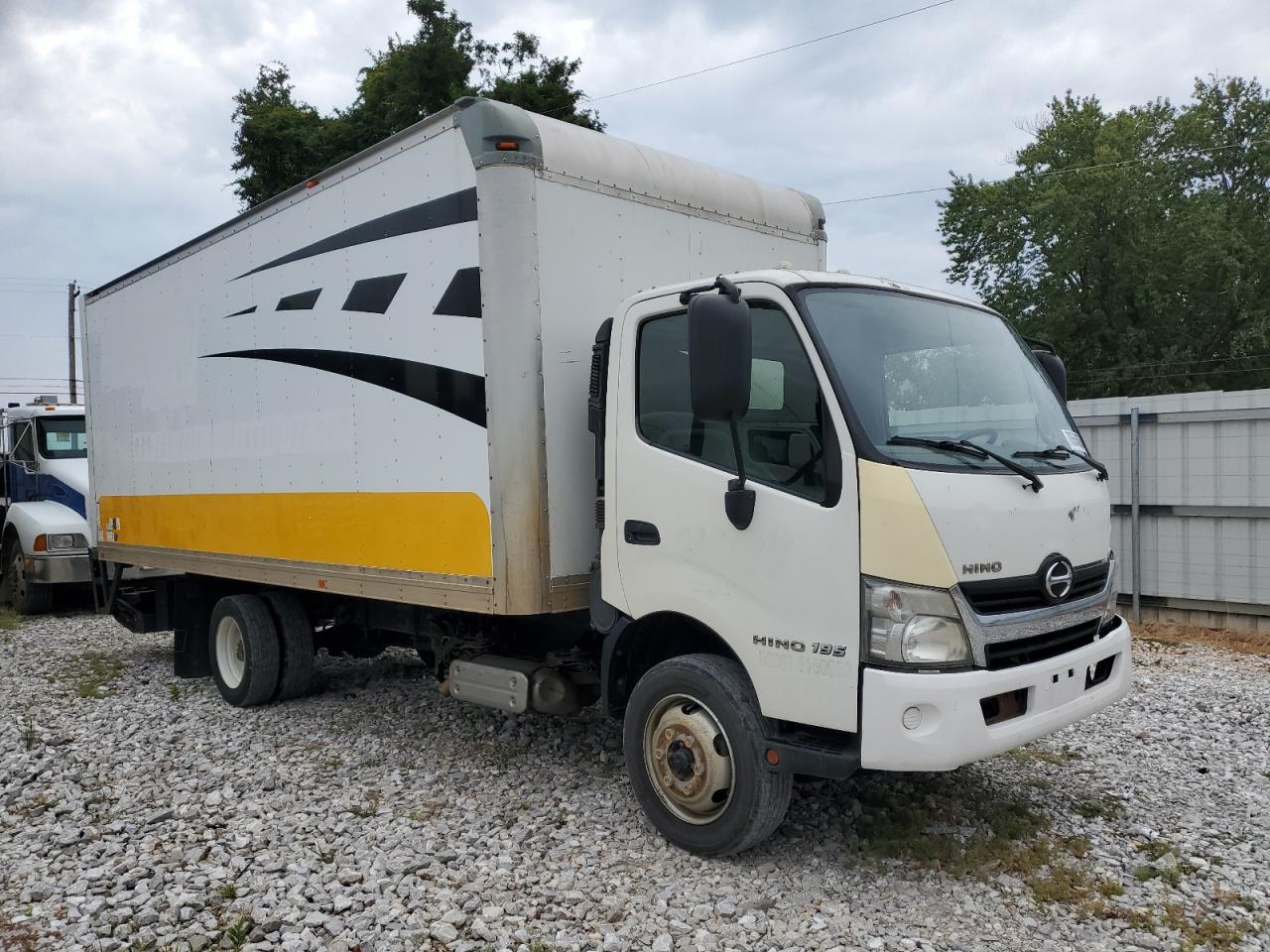 2015 Hino 195