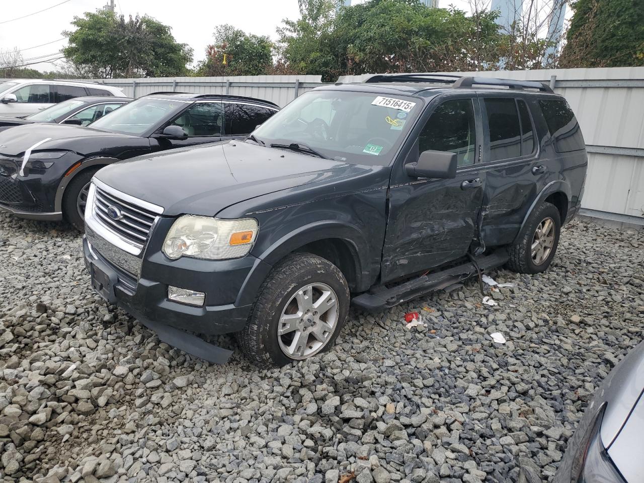 2010 Ford Explorer x