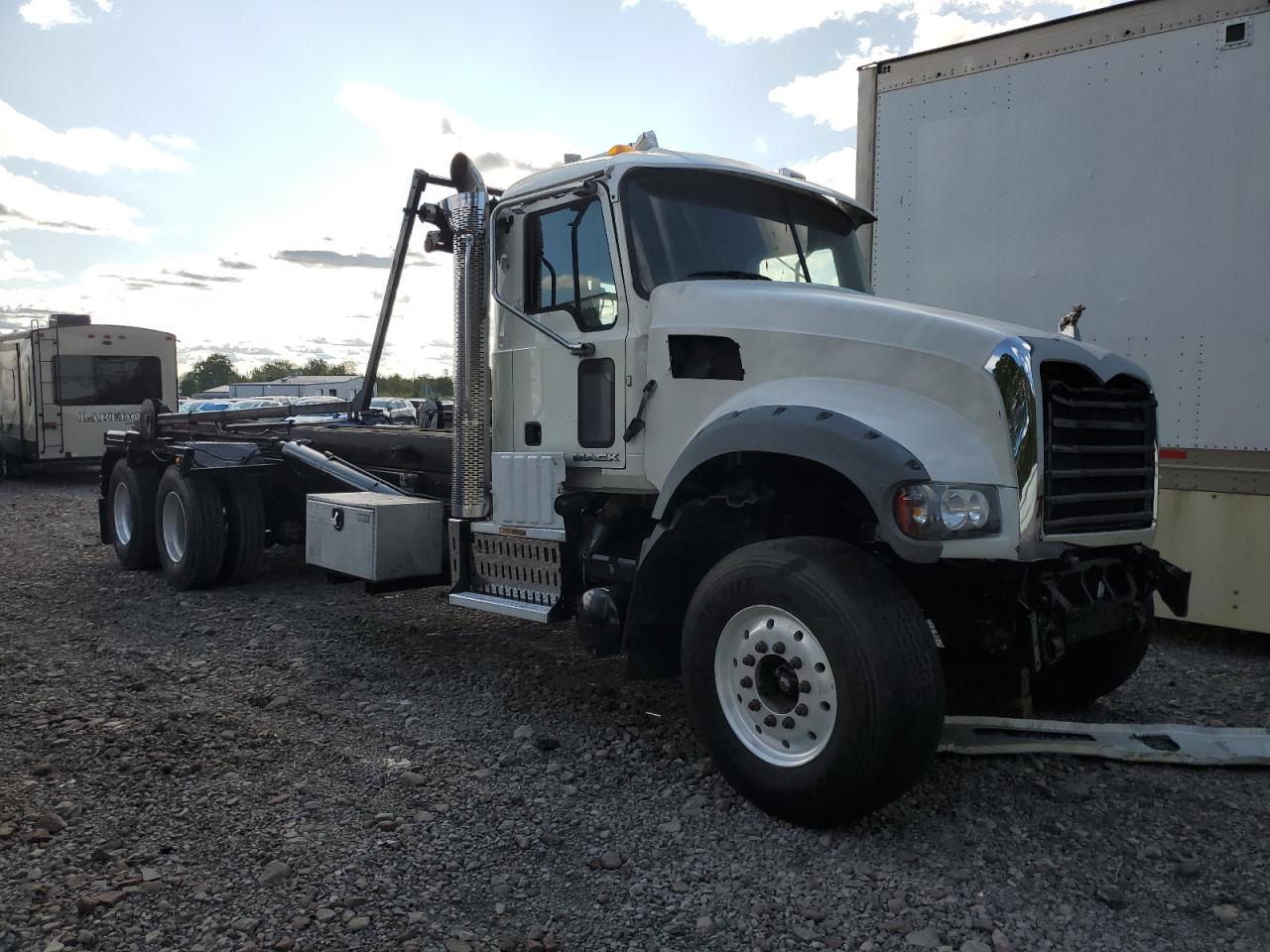 2017 Mack 400 gu400