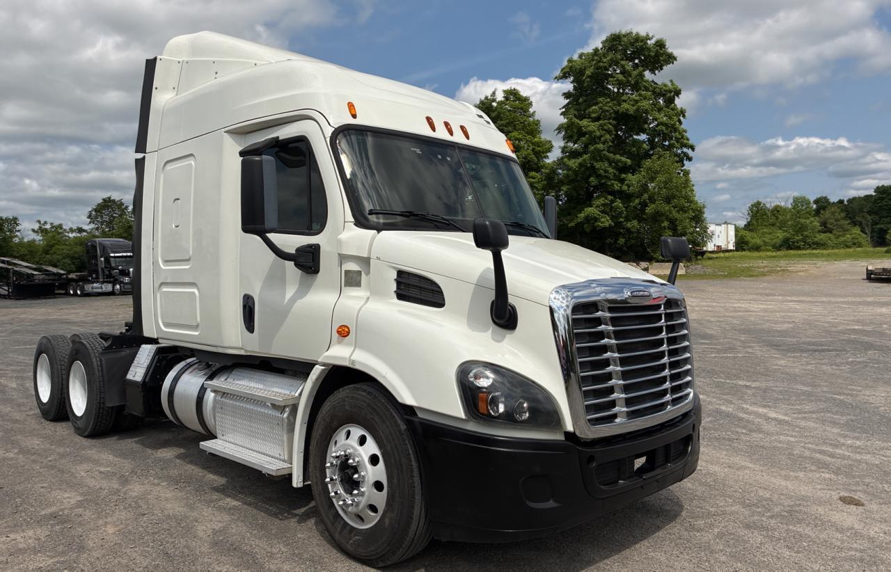 2016 Freightliner Cascadia 113