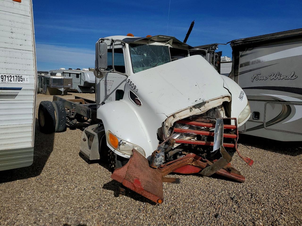 Peterbilt 335