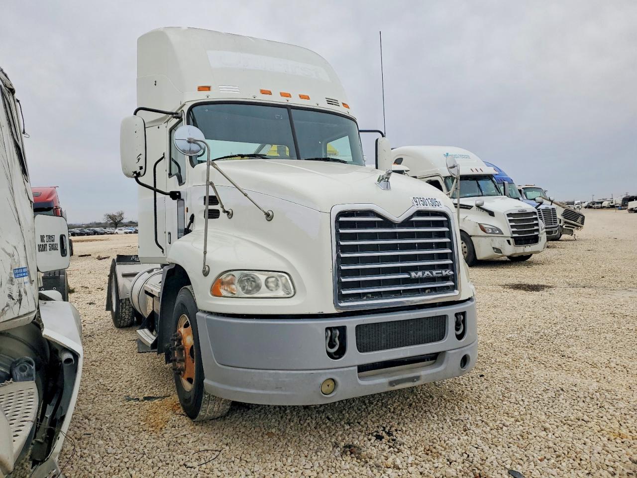 Mack Cxu613