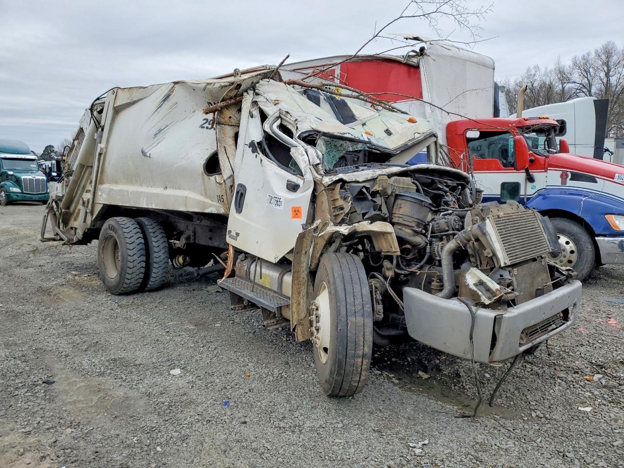 2005 Freightliner M2 106