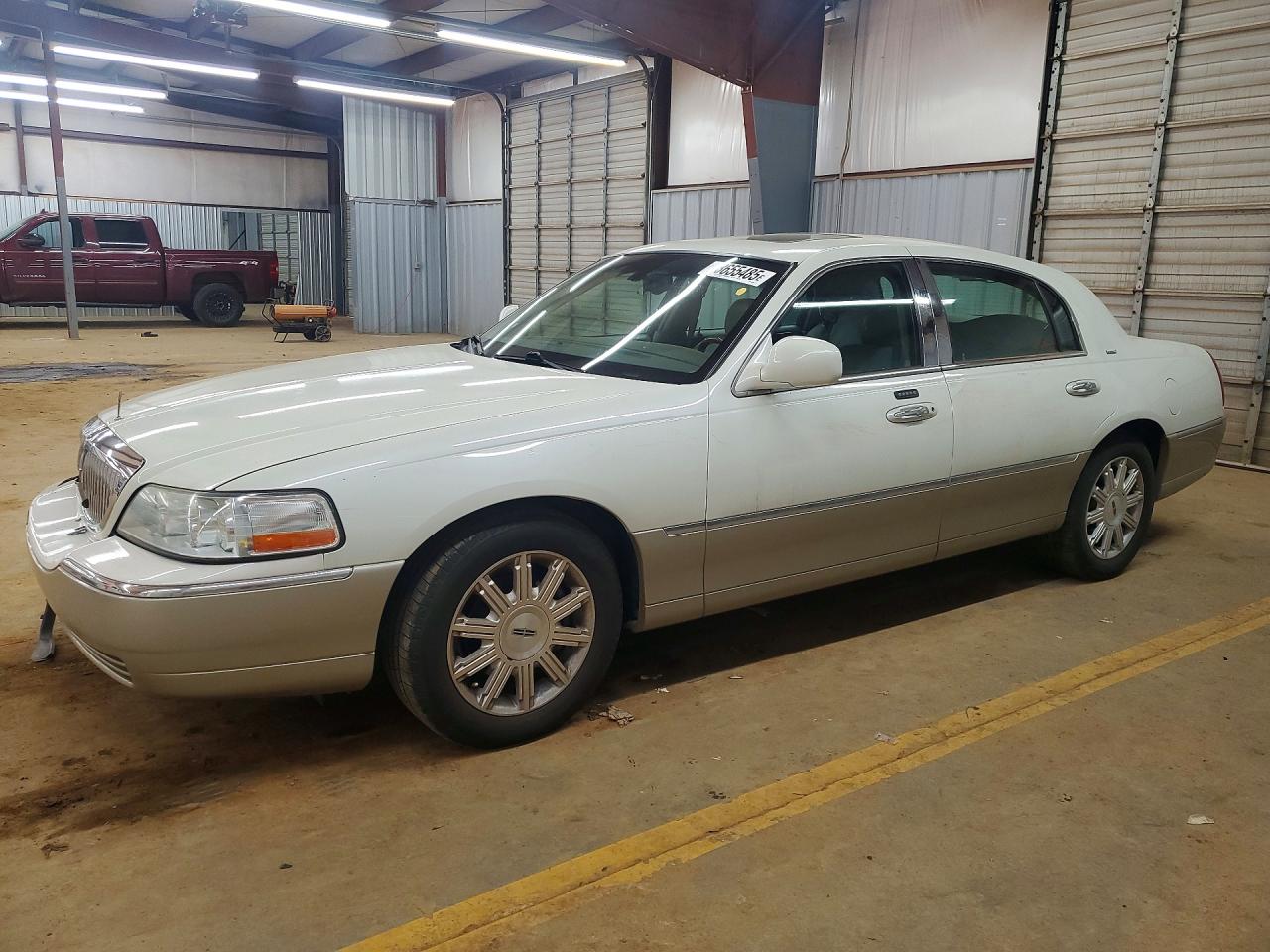 2005 Lincoln Town Car