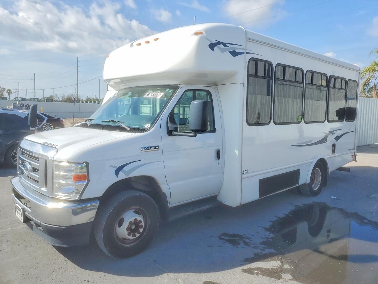 2022 Ford Econoline E350