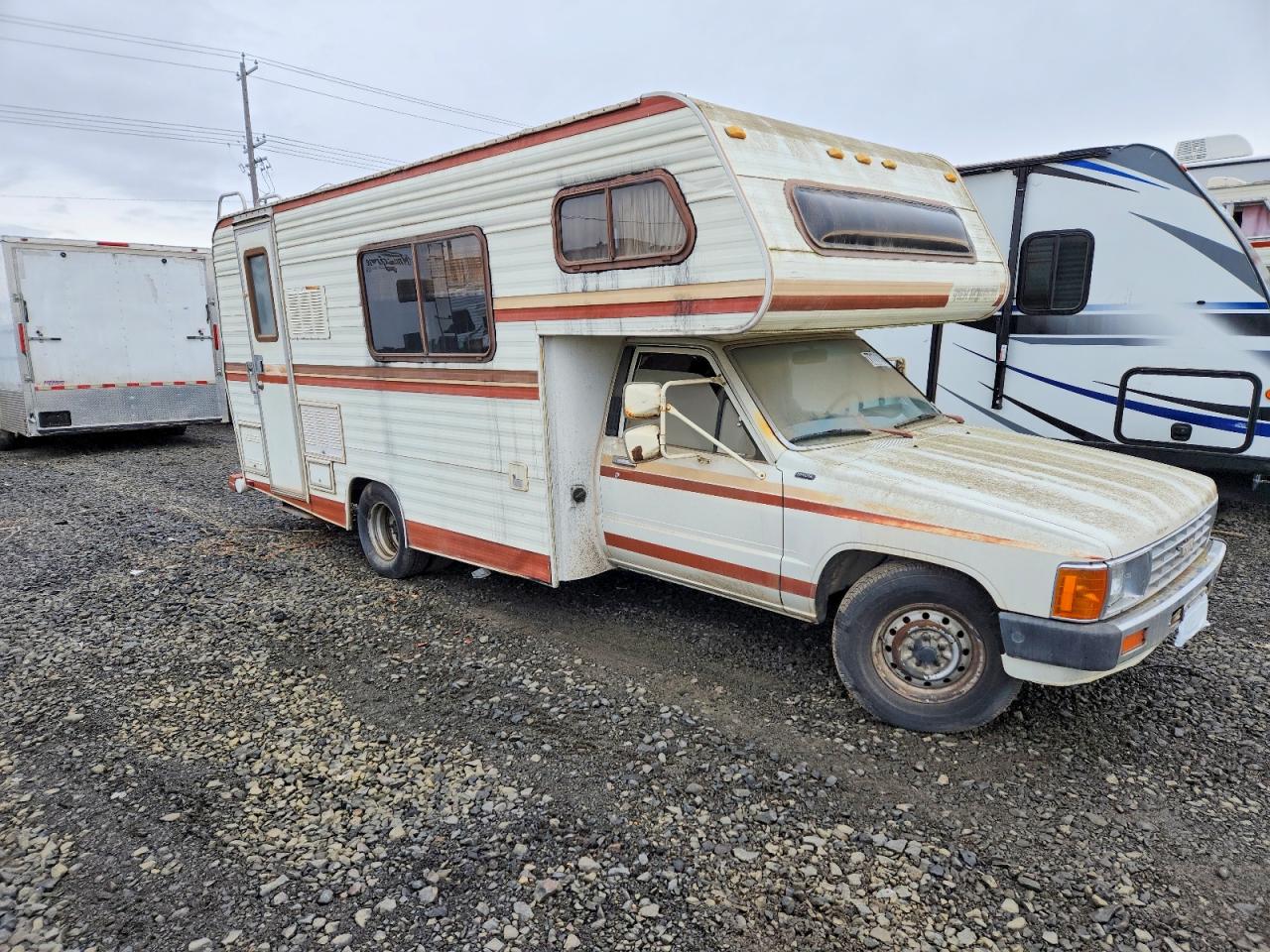 Toyota Pickup Commercial / Camper