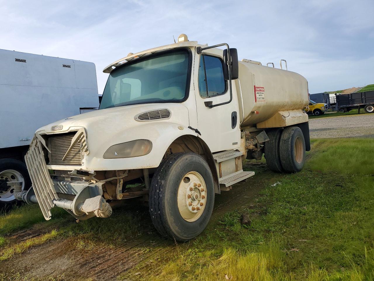 2004 Freightliner M2