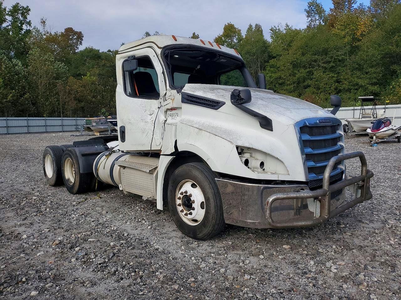 2020 Freightliner Cascadia 126