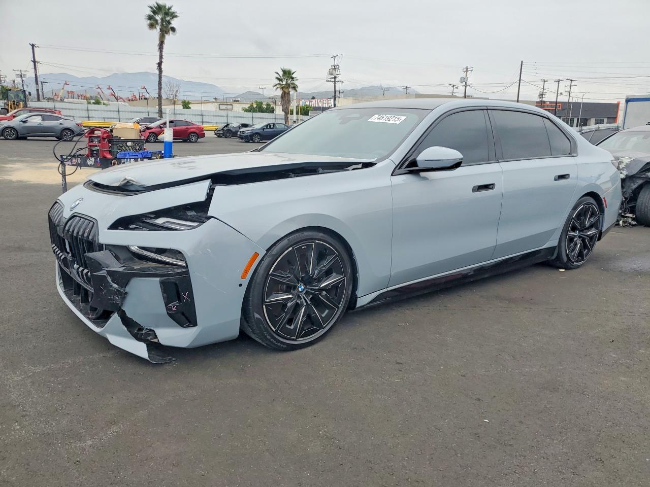 BMW i7