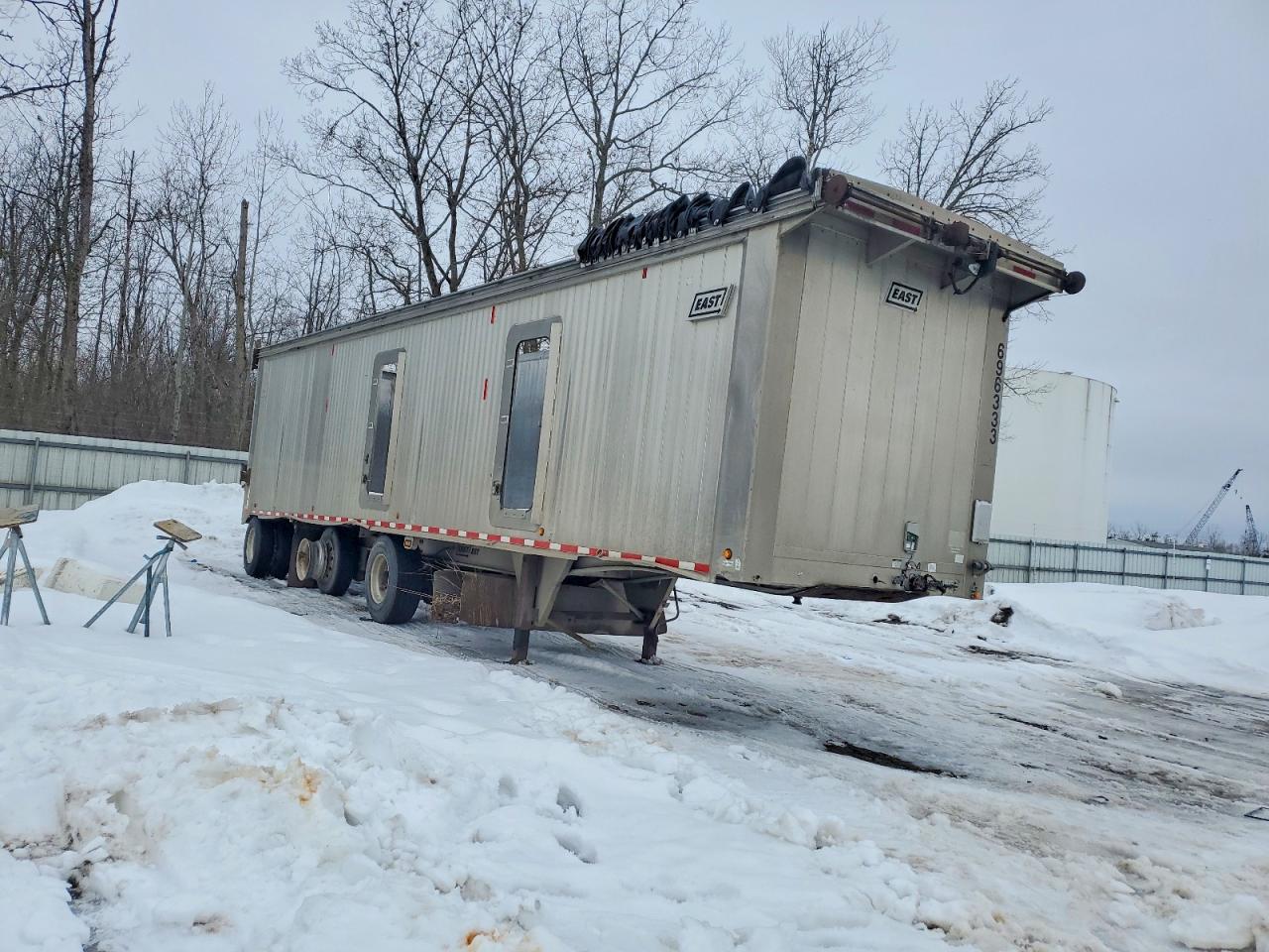 2015 East Manufacturing Trailers